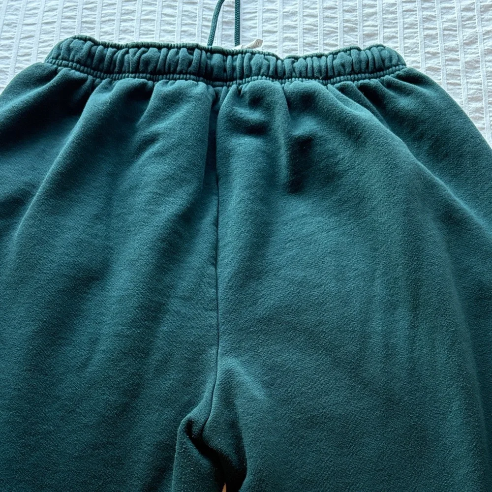 ALO SWEATSET Dark Green Crewneck Sweatshirt and Sweatpants Set